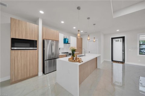 Villa ou maison à vendre à Cape Coral, Floride: 3 chambres, 137.5 m2 № 2413890 - photo 15
