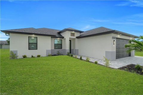 Villa ou maison à vendre à Cape Coral, Floride: 3 chambres, 137.5 m2 № 2413890 - photo 4