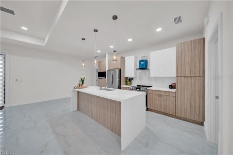 Villa ou maison à vendre à Cape Coral, Floride: 3 chambres, 137.5 m2 № 2413890 - photo 9