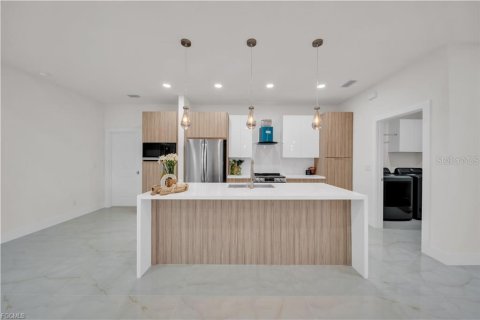 Villa ou maison à vendre à Cape Coral, Floride: 3 chambres, 137.5 m2 № 2413890 - photo 10