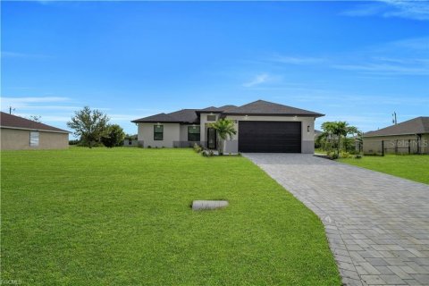 Villa ou maison à Cape Coral, Floride 3 chambres, 137.5 m2 № 2413890