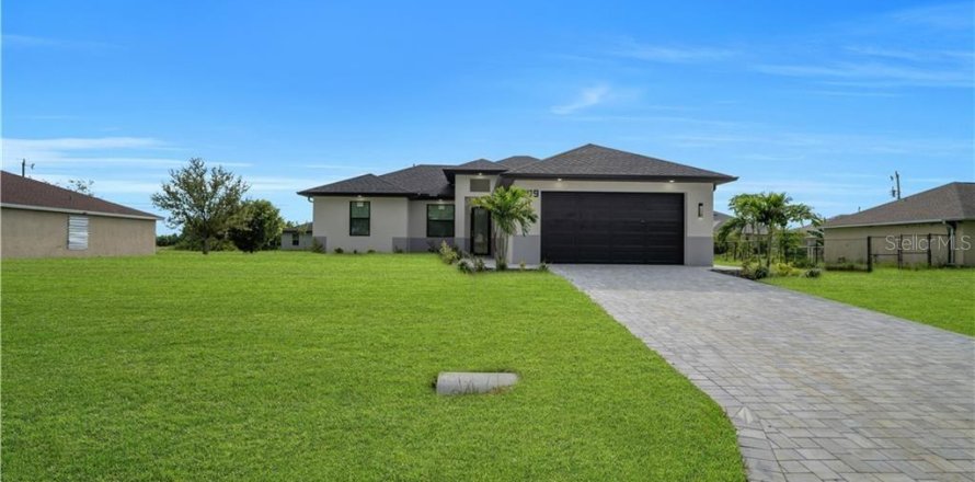 Villa ou maison à Cape Coral, Floride 3 chambres, 137.5 m2 № 2413890