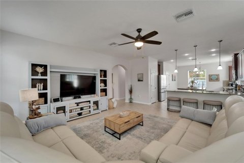 Купить виллу или дом в Аполло-Бич, Флорида 11 комнат, 331.38м2, № 1775733 - фото 20