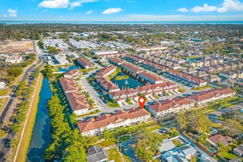 Townhouse in Saint Petersburg, Florida 3 bedrooms, 175.12 sq.m. № 1824404 - photo 29