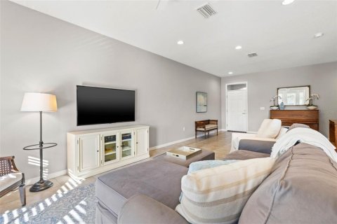Townhouse in Saint Petersburg, Florida 3 bedrooms, 175.12 sq.m. № 1824404 - photo 6