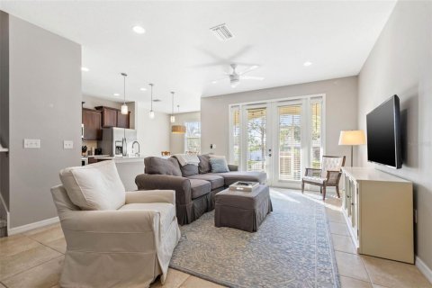 Townhouse in Saint Petersburg, Florida 3 bedrooms, 175.12 sq.m. № 1824404 - photo 3