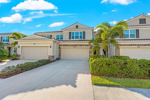 Townhouse in Saint Petersburg, Florida 3 bedrooms, 175.12 sq.m. № 1824404 - photo 25