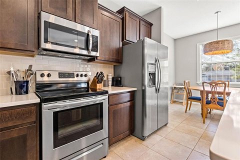 Townhouse in Saint Petersburg, Florida 3 bedrooms, 175.12 sq.m. № 1824404 - photo 12