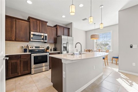 Townhouse in Saint Petersburg, Florida 3 bedrooms, 175.12 sq.m. № 1824404 - photo 8