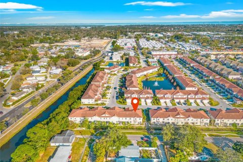 Townhouse in Saint Petersburg, Florida 3 bedrooms, 175.12 sq.m. № 1824404 - photo 28