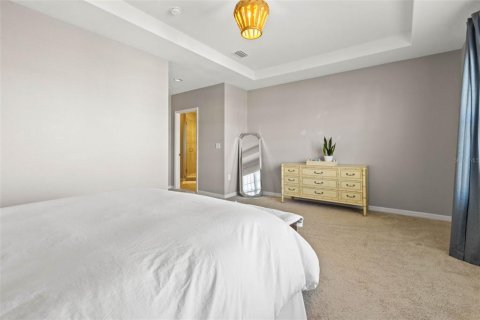 Townhouse in Saint Petersburg, Florida 3 bedrooms, 175.12 sq.m. № 1824404 - photo 15