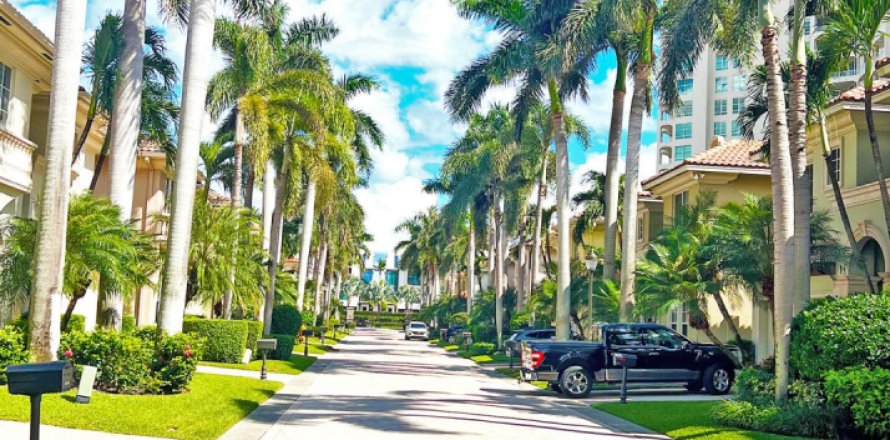 House in Highland Beach, Florida 4 bedrooms, 323.67 sq.m. № 785684