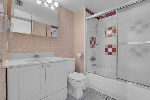 Снять в аренду кондоминиум в Форт-Лодердейл, Флорида 2 спальни, 86.21м2, № 2049606 - фото 9