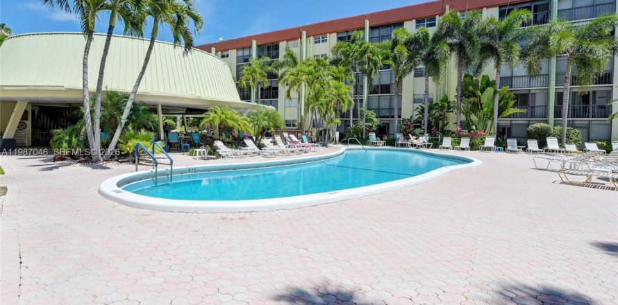 Кондоминиум с 2 спальнями в Форт-Лодердейл, Флорида № 2049606