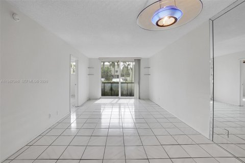 Снять в аренду кондоминиум в Форт-Лодердейл, Флорида 2 спальни, 86.21м2, № 2049606 - фото 7