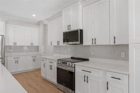 Casa en venta en North Port, Florida, 3 dormitorios, 179.49 m2 № 1870120 - foto 2