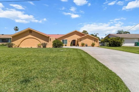 House in Crystal River, Florida 3 bedrooms, 224.17 sq.m. № 1854675 - photo 1