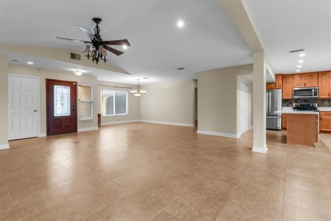 House in Crystal River, Florida 3 bedrooms, 224.17 sq.m. № 1854675 - photo 9