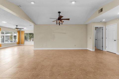 House in Crystal River, Florida 3 bedrooms, 224.17 sq.m. № 1854675 - photo 8