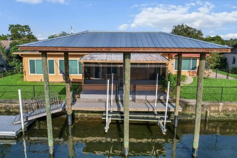 House in Crystal River, Florida 3 bedrooms, 224.17 sq.m. № 1854675 - photo 2