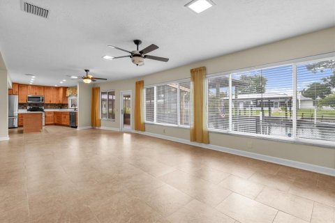 House in Crystal River, Florida 3 bedrooms, 224.17 sq.m. № 1854675 - photo 11