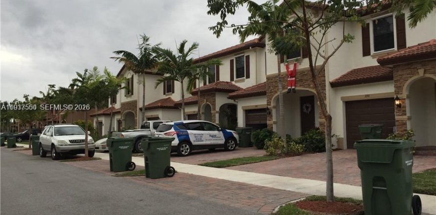 Adosado en Homestead, Florida 3 dormitorios, 140.47 m2 № 1998170