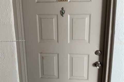 Condo in Plantation, Florida, 1 bedroom  № 1729197 - photo 12
