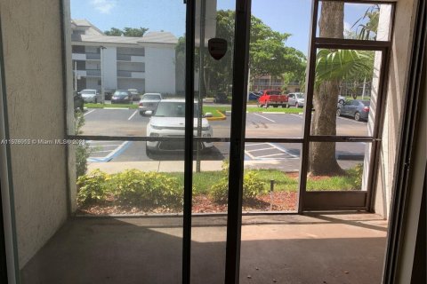 Condo in Plantation, Florida, 1 bedroom  № 1729197 - photo 15
