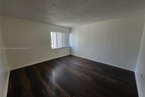 Condo in Plantation, Florida, 1 bedroom  № 1729197 - photo 6