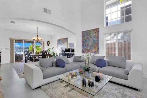 House in Miami, Florida 4 bedrooms, 221.85 sq.m. № 1987929 - photo 5