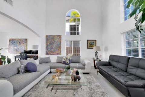 House in Miami, Florida 4 bedrooms, 221.85 sq.m. № 1987929 - photo 6