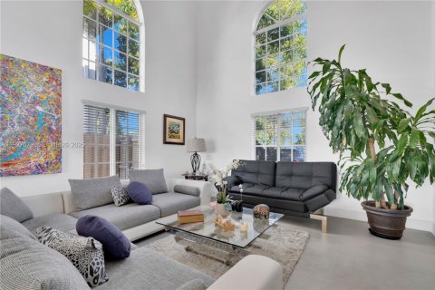 House in Miami, Florida 4 bedrooms, 221.85 sq.m. № 1987929 - photo 4