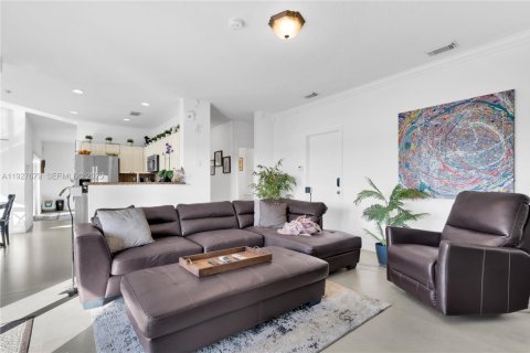 House in Miami, Florida 4 bedrooms, 221.85 sq.m. № 1987929 - photo 17