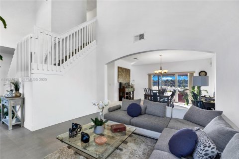 House in Miami, Florida 4 bedrooms, 221.85 sq.m. № 1987929 - photo 7