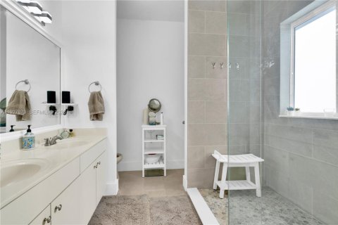 House in Miami, Florida 4 bedrooms, 221.85 sq.m. № 1987929 - photo 26