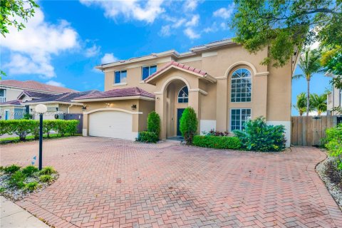 House in Miami, Florida 4 bedrooms, 221.85 sq.m. № 1987929 - photo 2