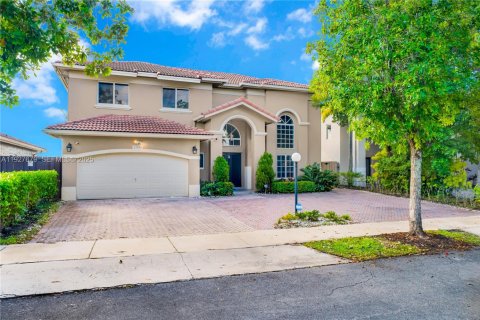 House in Miami, Florida 4 bedrooms, 221.85 sq.m. № 1987929 - photo 3