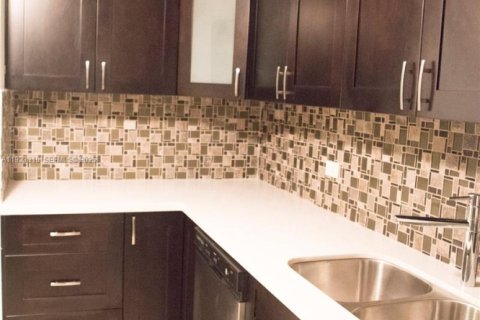 Copropriété à louer à Miami, Floride: 2 chambres, 91.97 m2 № 2037988 - photo 2