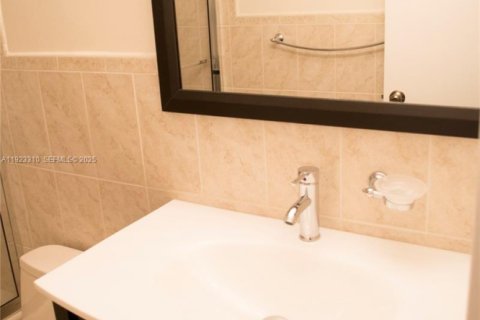 Copropriété à louer à Miami, Floride: 2 chambres, 91.97 m2 № 2037988 - photo 4
