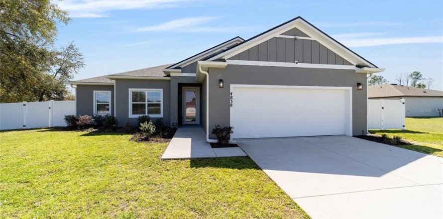 House in Ocala, Florida 4 bedrooms, 166.95 sq.m. № 2142487