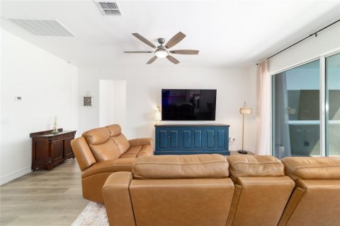 House in Ocala, Florida 4 bedrooms, 166.95 sq.m. № 2142487 - photo 9