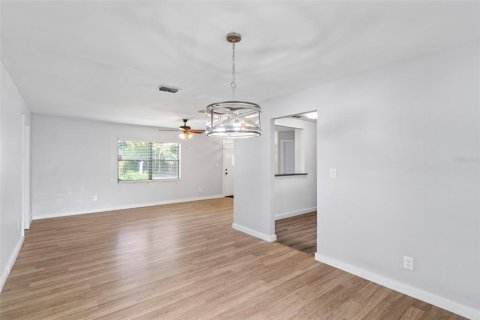 House in Palm Coast, Florida 3 bedrooms, 135.92 sq.m. № 1847513 - photo 11