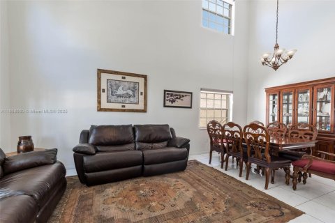 Casa en venta en Weston, Florida, 5 dormitorios, 229.1 m2 № 1889556 - foto 5