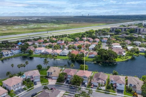 Casa en venta en Weston, Florida, 5 dormitorios, 229.1 m2 № 1889556 - foto 3