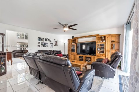 Casa en venta en Weston, Florida, 5 dormitorios, 229.1 m2 № 1889556 - foto 12