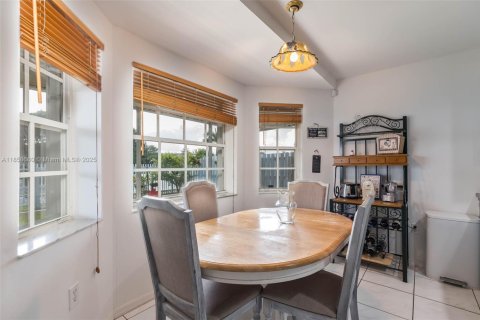 Casa en venta en Weston, Florida, 5 dormitorios, 229.1 m2 № 1889556 - foto 11