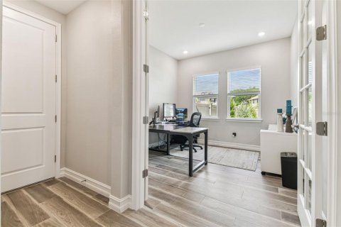 Casa en venta en Wesley Chapel, Florida, 5 dormitorios, 391.86 m2 № 1677121 - foto 11