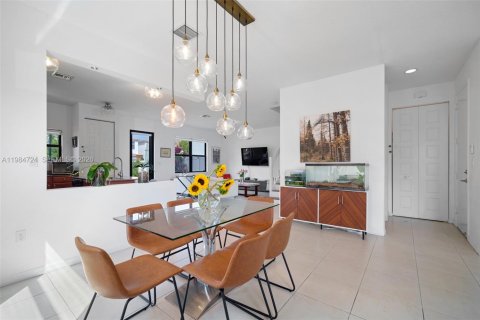 Villa ou maison à vendre à Miami, Floride: 3 chambres, 197.32 m2 № 2047231 - photo 12