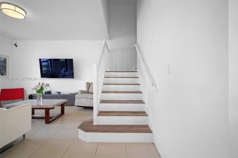 Villa ou maison à vendre à Miami, Floride: 3 chambres, 197.32 m2 № 2047231 - photo 20