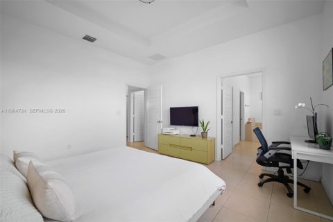 Villa ou maison à vendre à Miami, Floride: 3 chambres, 197.32 m2 № 2047231 - photo 24